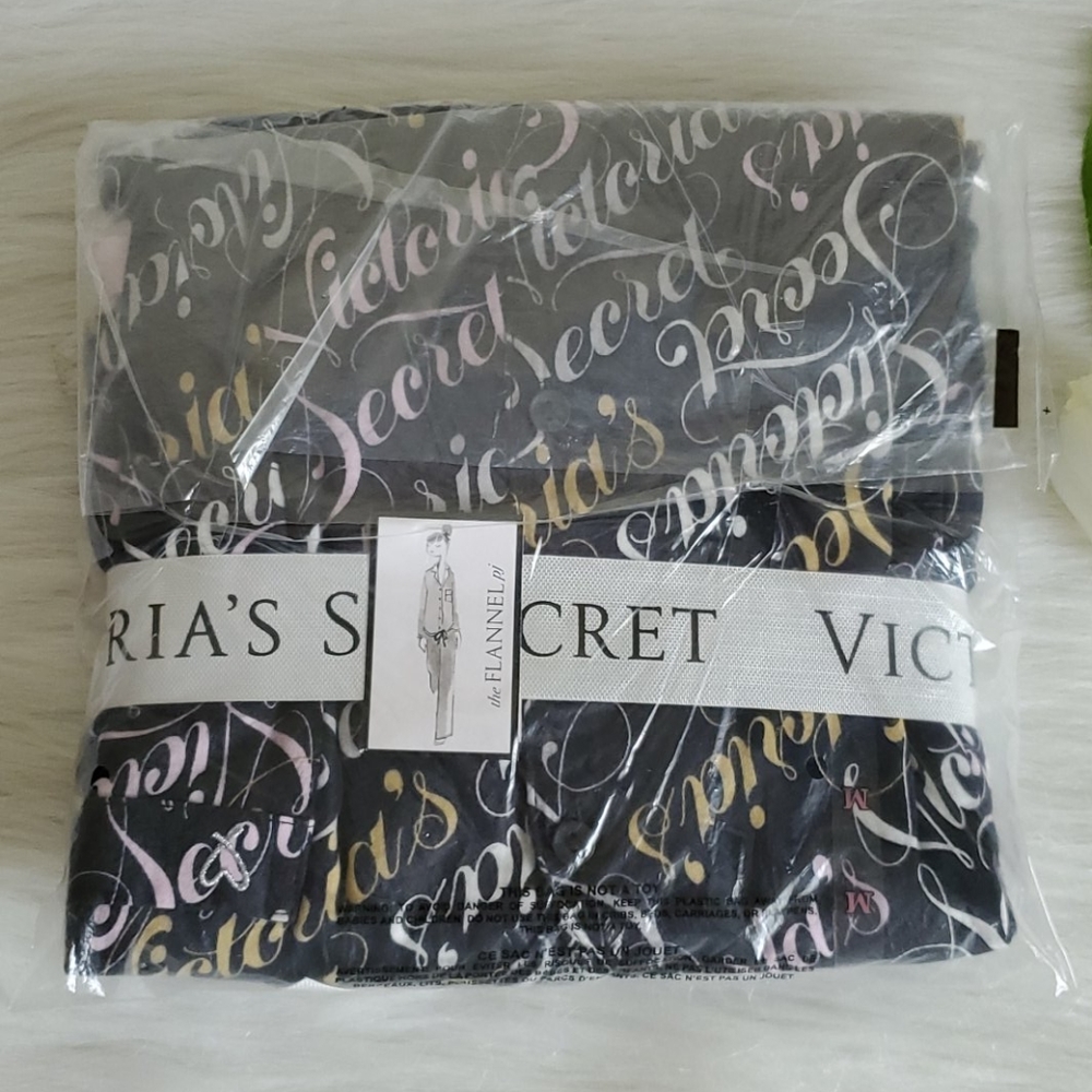 VICTORIA'S SECRET FLANNEL PJ SIZE MEDIUM SHORT - Picture 4 of 5